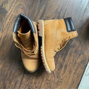 Timberland boots. Great for the winter size 7.5